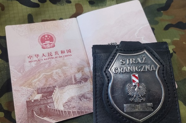 Funkcjonariusze Placówki SG w Krakowie podczas kontroli legalności pobytu ujawnili w Krakowie 3 obywateli Chin.