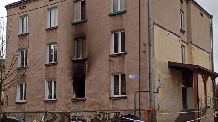 Pożar budynku wielorodzinnego w Zalesiu Golczowskim.