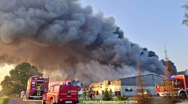 Ogromny pożar hali produkcyjnej w Malcu.