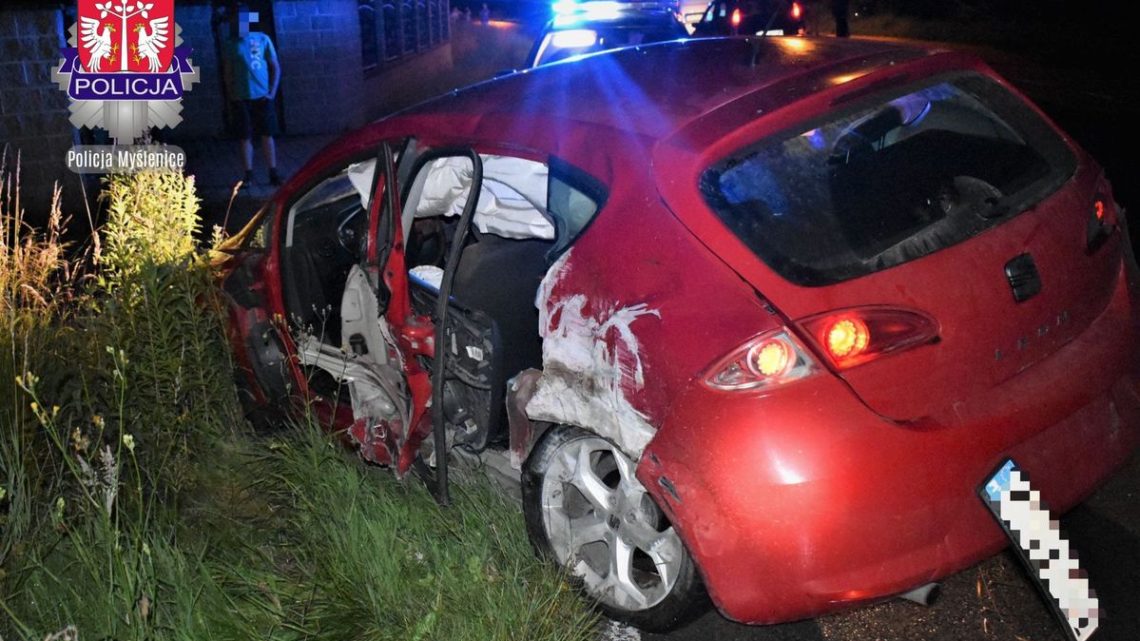 Sułkowice. Brawurowa jazda nietrzeźwych 15-latków zakończona w rowie.