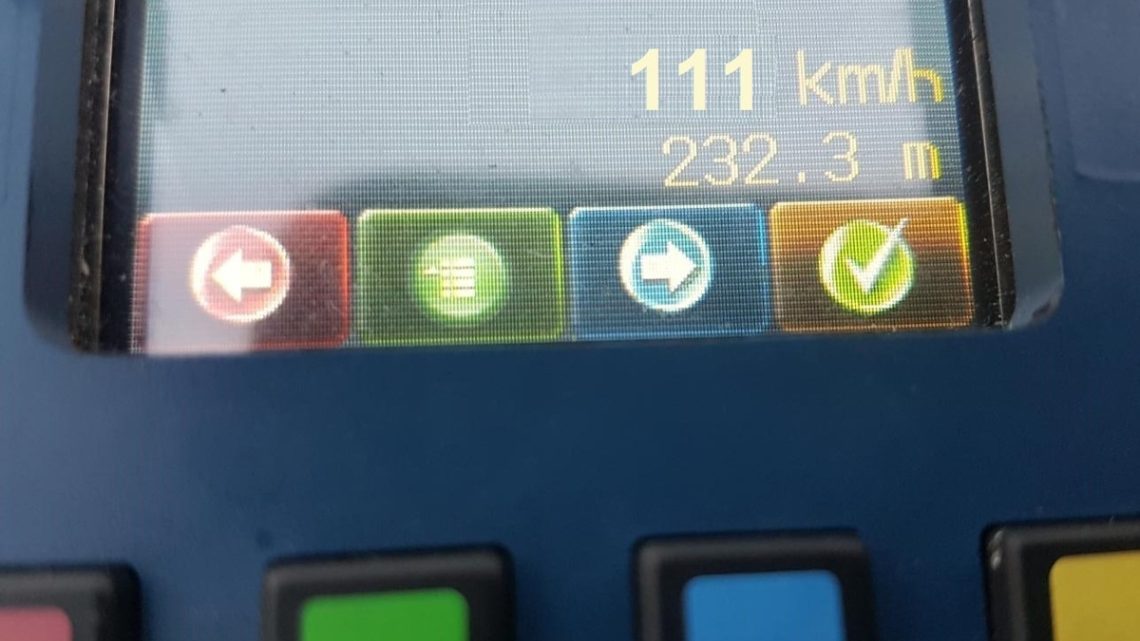 Pirat drogowy recydywista na liczniku w obszarze zabudowanym miał 111km/h.