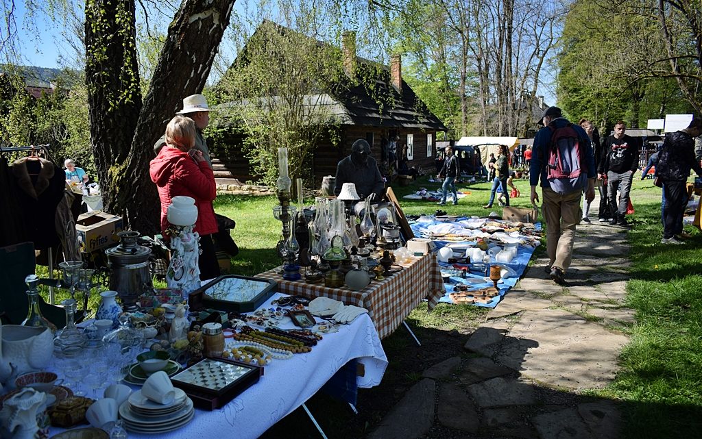 Pogórzańskie Targowisko Staroci.