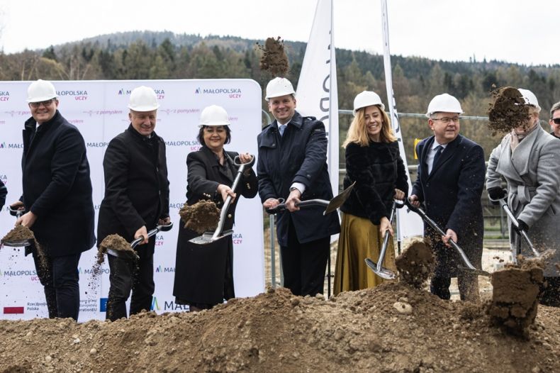 Rozpoczęcie budowy Branżowego Centrum Umiejętności w Myślenicach. Rozpoczęcie budowy Branżowego Centrum Umiejętności w Myślenicach.