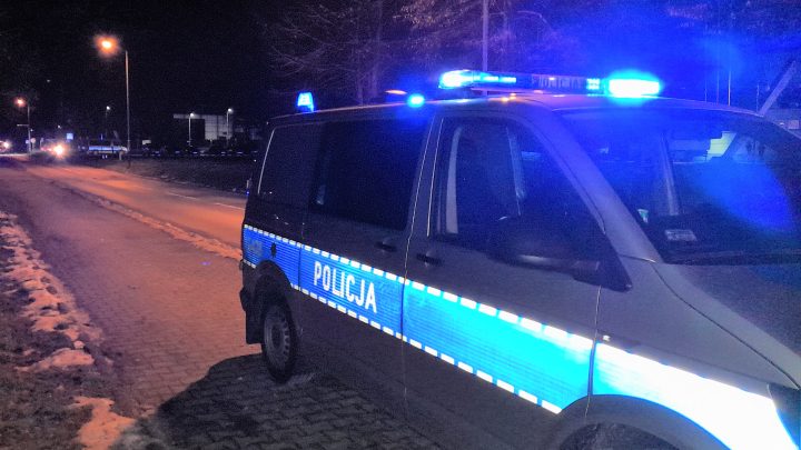 Agresor domowy znieważył i naruszył nietykalność policjantów !
