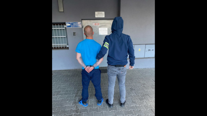 Zbiegł z miejsca zdarzenia nie udzielając pomocy osobie poszkodowanej.