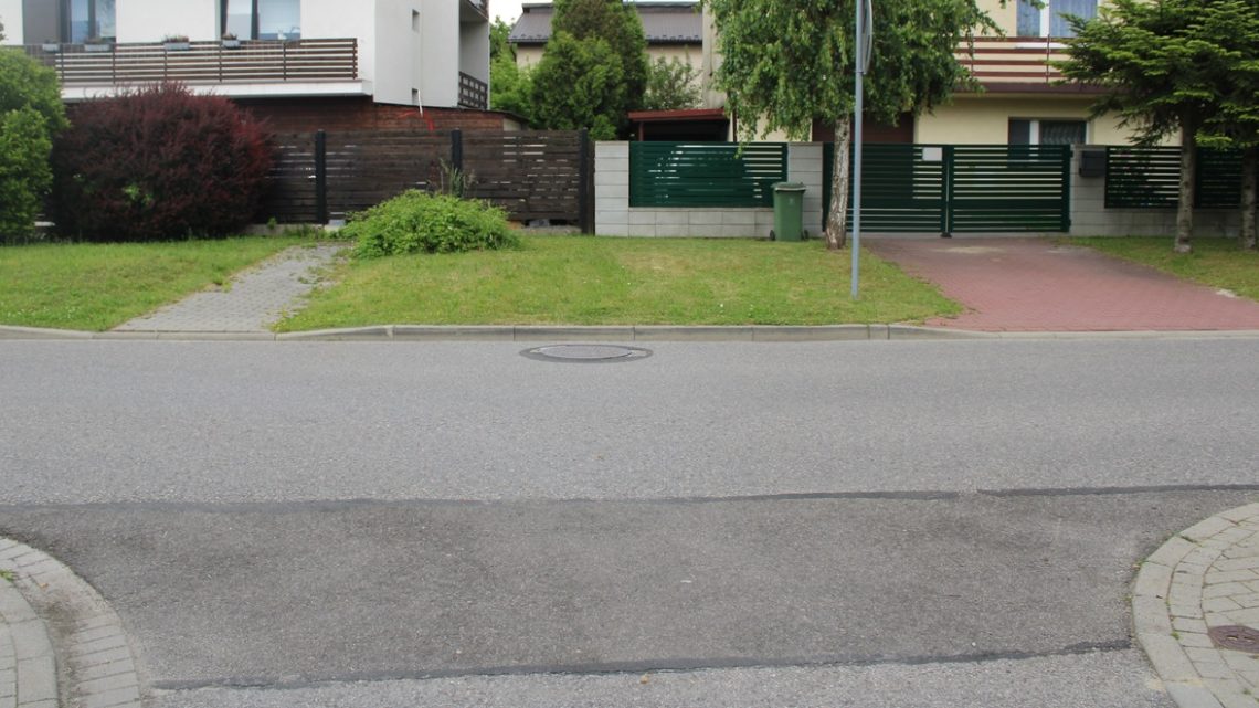 Potrącił 7-latkę jadącą na rolkach i odjechał z miejsca zdarzenia. Potrącił 7-latkę jadącą na rolkach i odjechał z miejsca zdarzenia.
