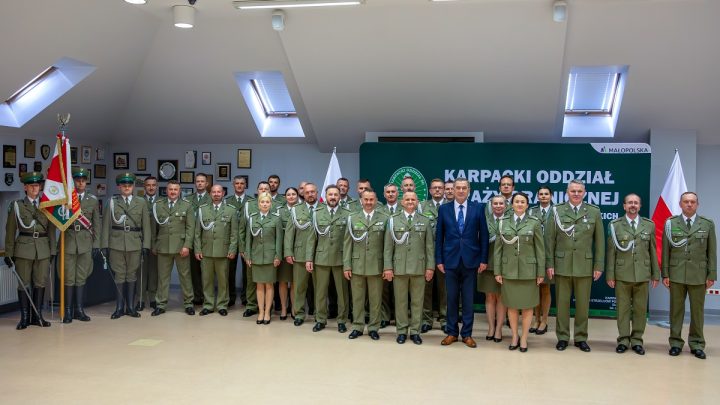 Tadeusz Tokarz żegna się z Karpackim Oddziałem Straży Granicznej po blisko 50 latach pracy zawodowej.