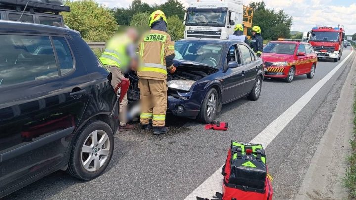 Wypadek na A4 – zderzenie trzech samochodów.