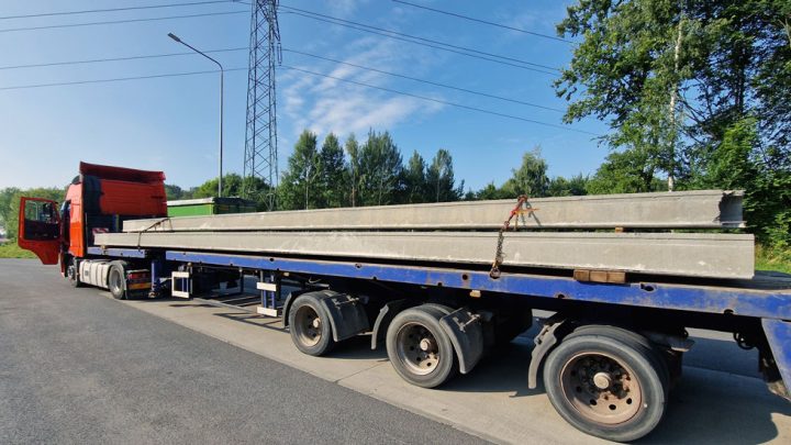 Niebezpieczny transport zatrzymany w Modlnicy – kierowca bez prawa jazdy, pojazd przeciążony!