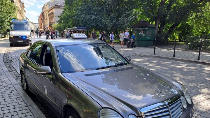Nieuczciwy taksówkarz ukarany – interwencja ITD i Urzędu Miasta Krakowa!
