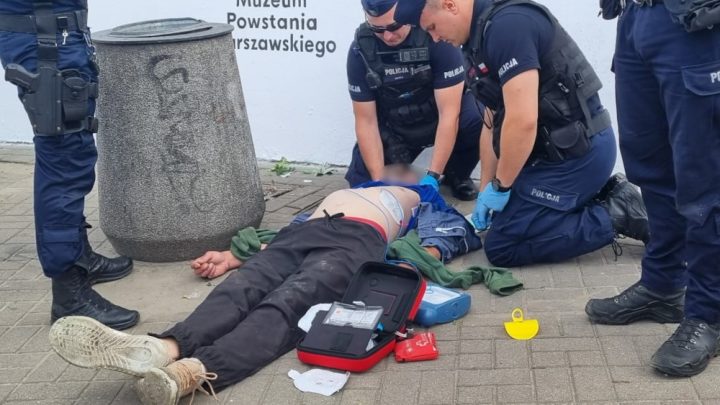Kraków – Na ratunek mężczyźnie ruszyli policjanci !