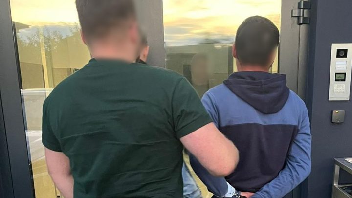Kraków: Policjanci z „piątki” zatrzymali dwóch poszukiwanych listami gończymi!