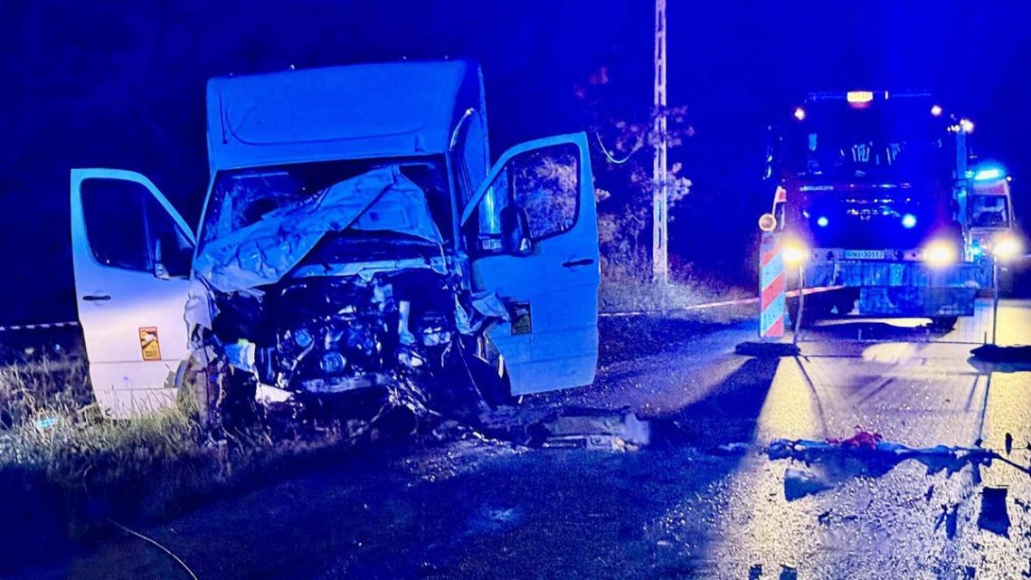Tragiczny wypadek w miejscowości Grochowe. Śmierć poniosła trójka nastolatków. Tragiczny wypadek w miejscowości Grochowe. Śmierć poniosła trójka nastolatków.