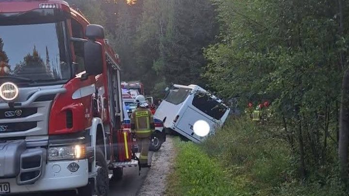Bus wypadł z drogi w Zakopanem. Policja ustala dokładne okoliczności zdarzenia!