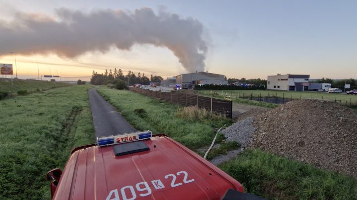 Pożar hali i składowiska opon w Bochni!