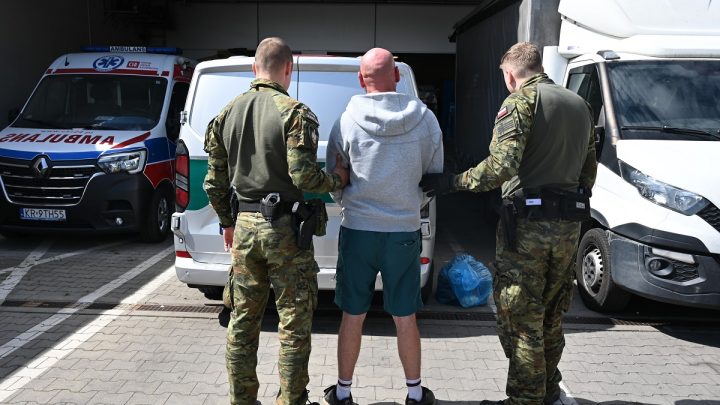 Awantura na pokładzie samolotu. Agresywny pasażer zatrzymany w Balicach.