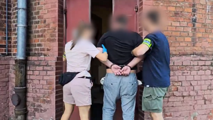Kraków: Policja udaremniła próbę oszustwa „na policjanta” – 39-latek zatrzymany podczas odbioru gotówki.