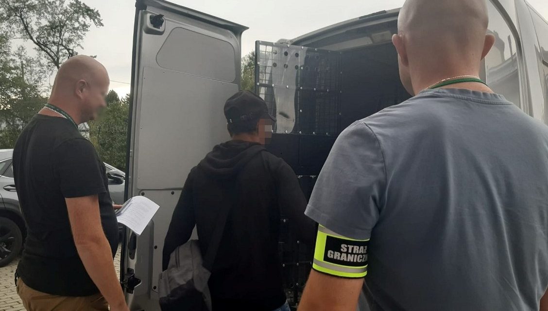 Zatrzymany w Tarnowie cudzoziemiec deportowany do Bangladeszu.