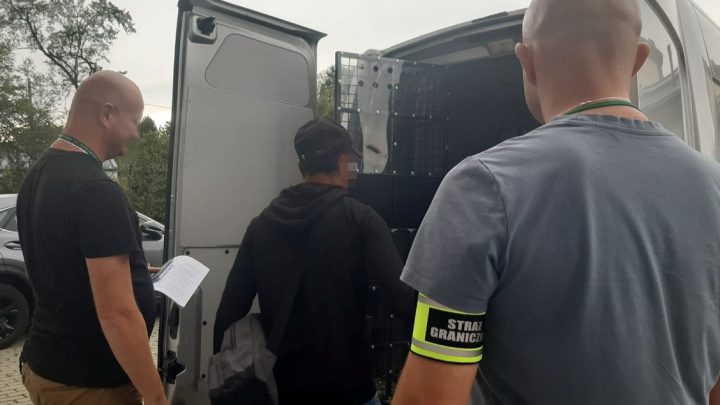 Zatrzymany w Tarnowie cudzoziemiec deportowany do Bangladeszu.