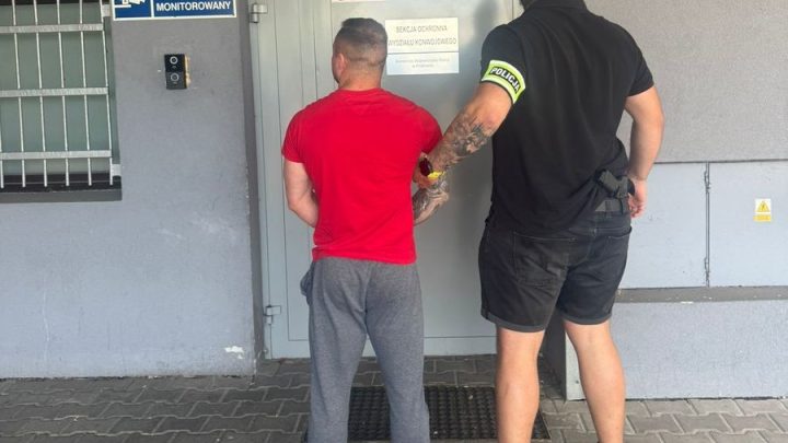 Czterech pseudokibiców zatrzymanych za handel narkotykami i nielegalny tytoń.