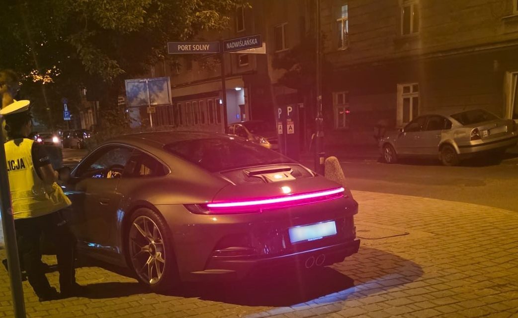 Policjanci krakowskiej drogówki wyeliminowali niebezpiecznych kierowców. Policjanci krakowskiej drogówki wyeliminowali niebezpiecznych kierowców.