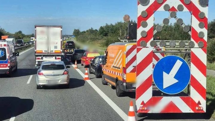 Kolizja na A4 – utrudnienia w kierunku Katowic.
