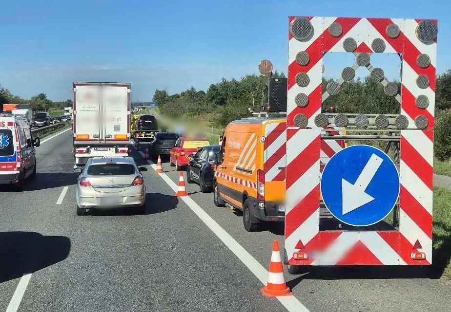 Kolizja na A4 – utrudnienia w kierunku Katowic.