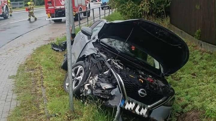 Wypadek w Mogilanach. Dwie osoby trafiły do szpitala.