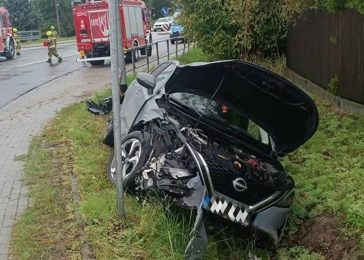 Wypadek w Mogilanach. Dwie osoby trafiły do szpitala.