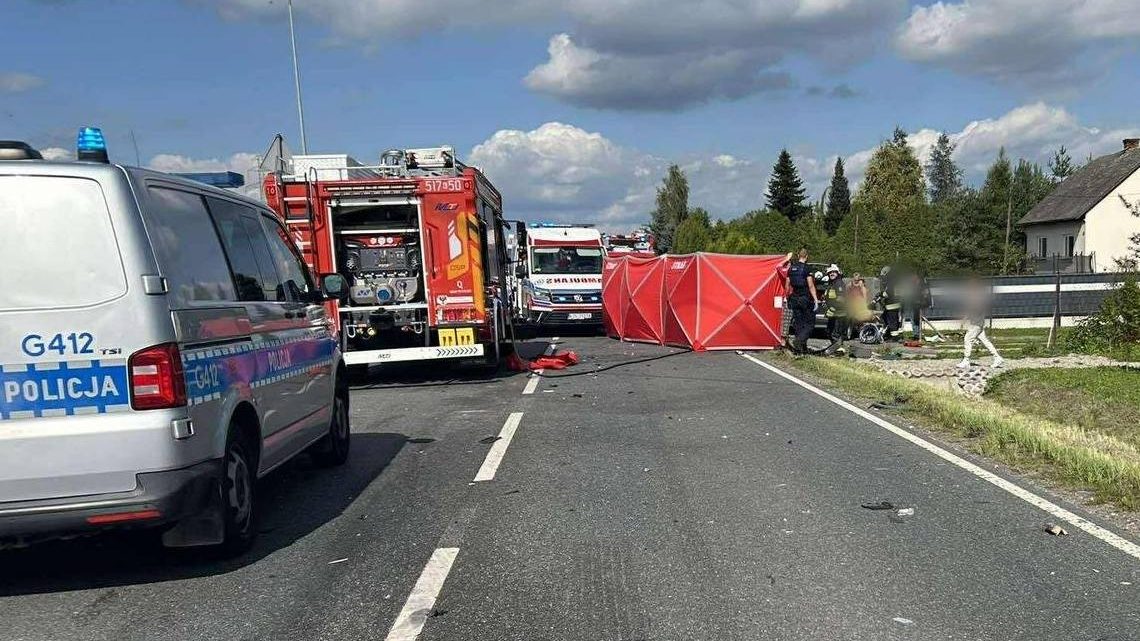 Poważny wypadek na DW948 w Bielanach – droga całkowicie zablokowana!