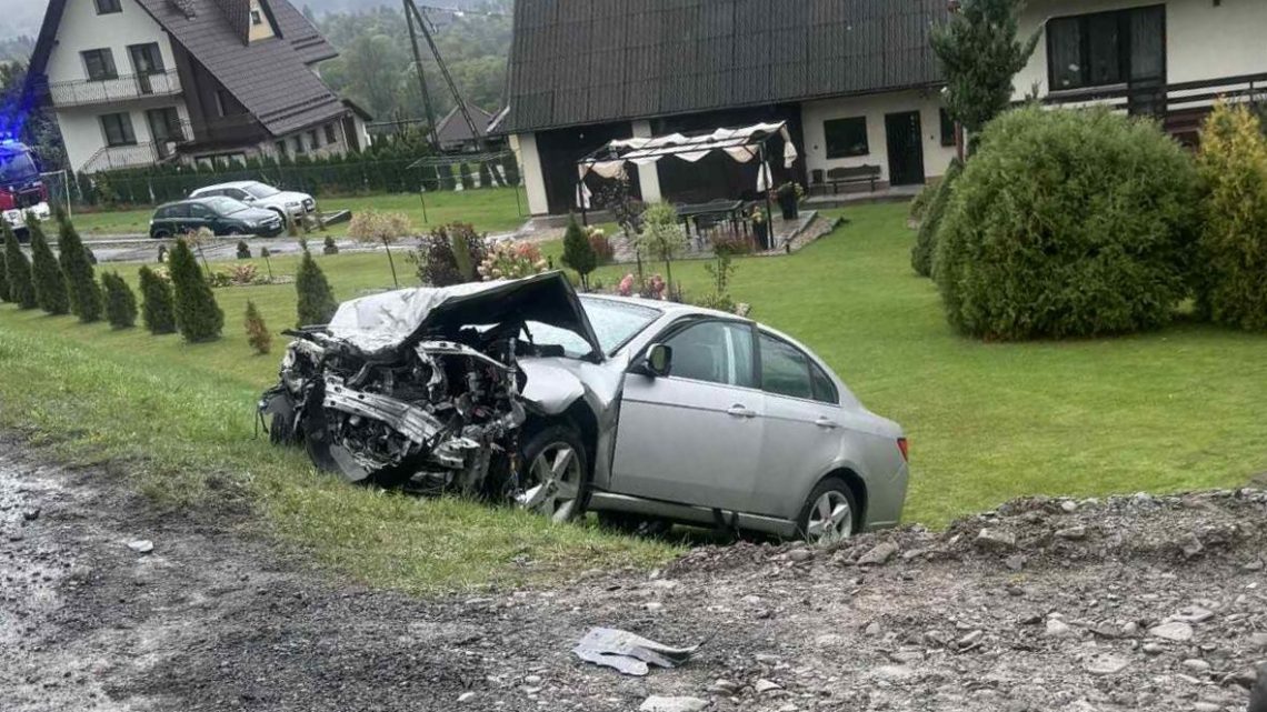 Wypadek w Kasinie Wielkiej. Trzy osoby ranne.