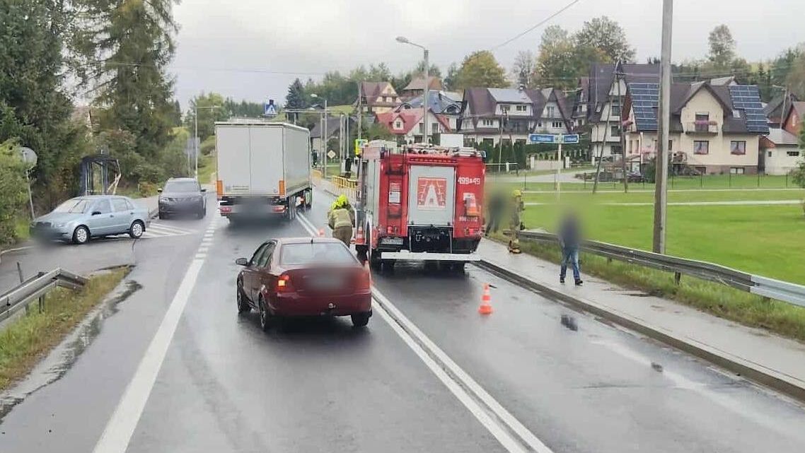 Zdarzenie drogowe w Jabłonce – utrudnienia na DK7.