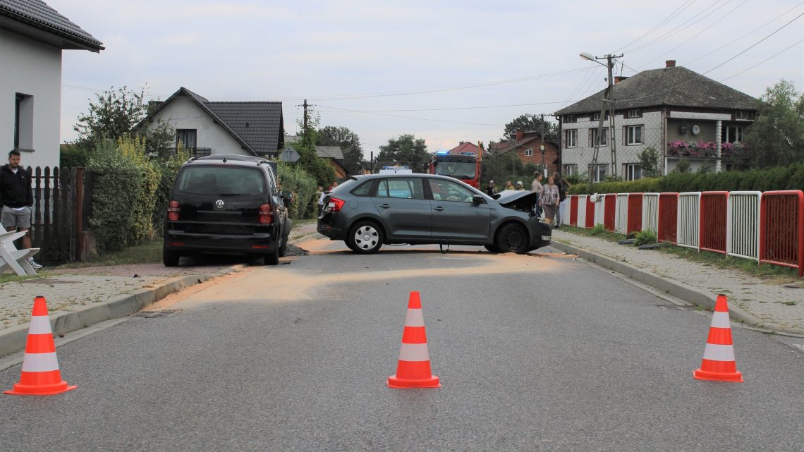 Wypadek drogowy w Zasolu. Jedna osoba trafiła do szpitala. Wypadek drogowy w Zasolu. Jedna osoba trafiła do szpitala.