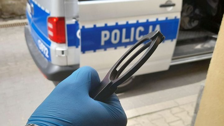 Groził nożem, by wymusić papierosy – teraz spędzi najbliższe miesiące w areszcie.