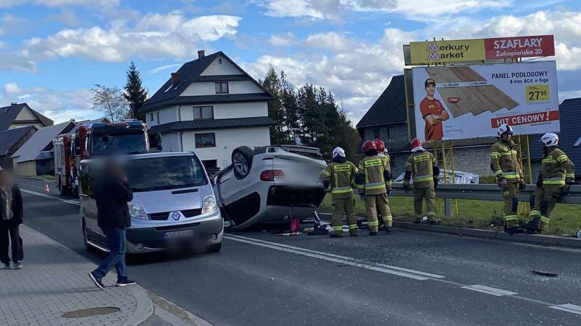 Wypadek w Piekielniku – jeden z samochodów dachował!