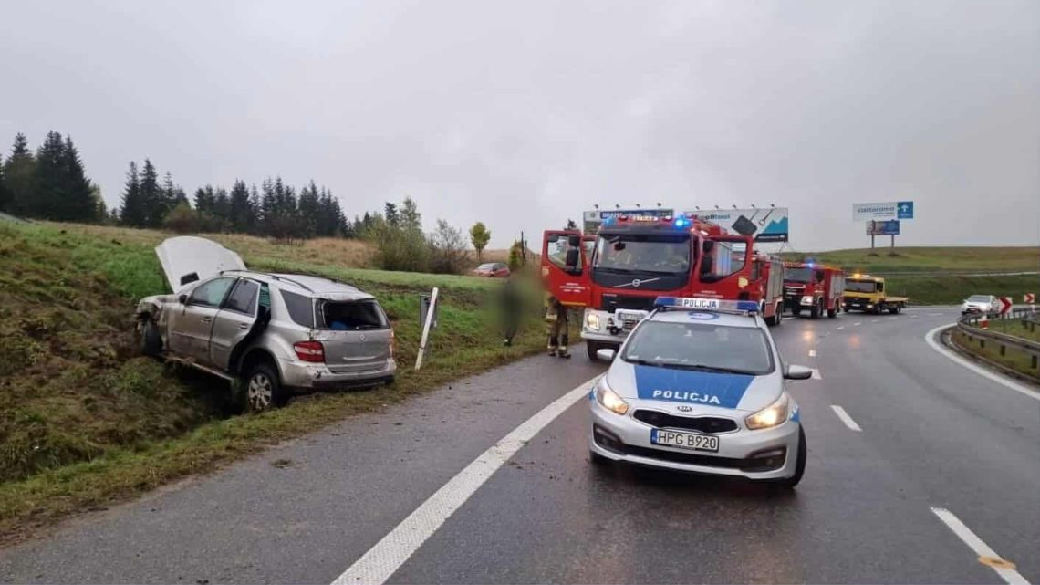 Kolizja na „Zakopiance” w Chabówce – apel o ostrożność na śliskich drogach.