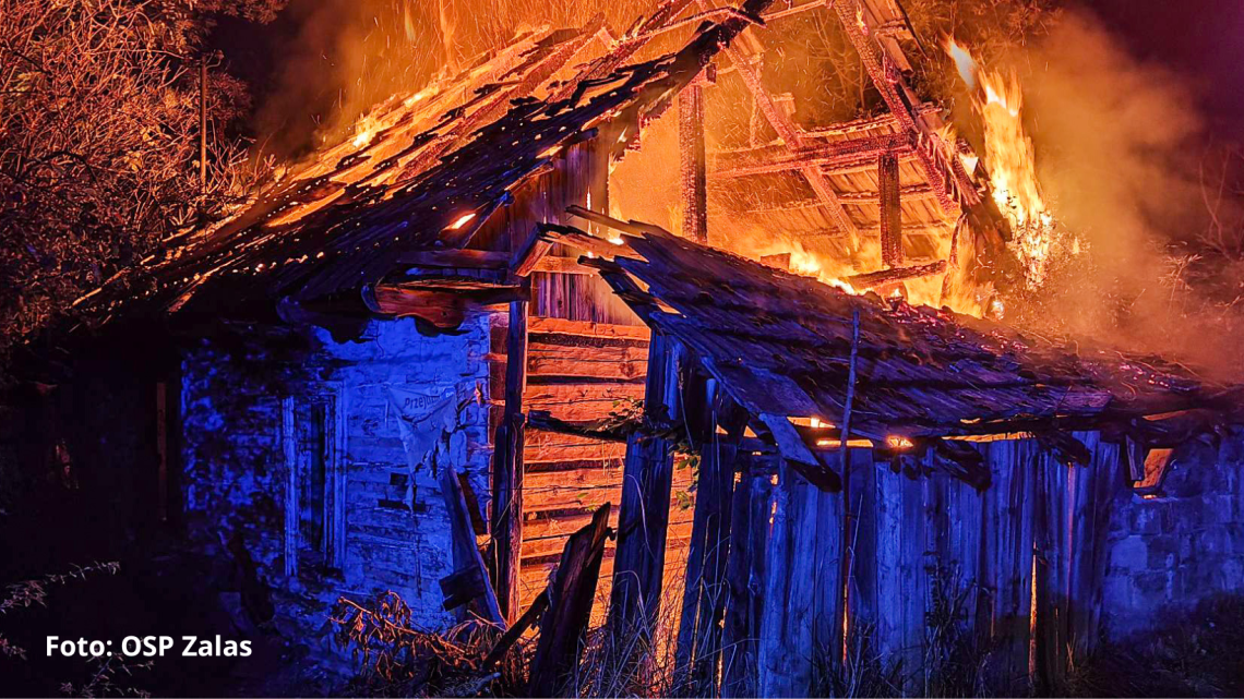 Pożar pustostanu w miejscowości Zalas.
