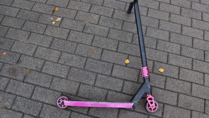 Powiat oświęcimski. 12 kolizji drogowych w kilkanaście godzin. Policjanci zalecają zmniejszenie prędkości oraz koncentrację podczas jazdy.