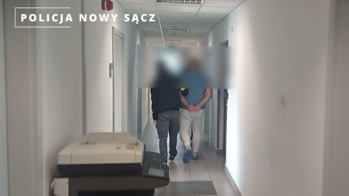 Policjanci z Nowego Sącza zatrzymali oszusta na gorącym uczynku!