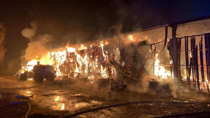 Pożar w Facimiechu. Spłonęła stodoła z sianem dla koni. Straty sięgają kilku milionów złotych.