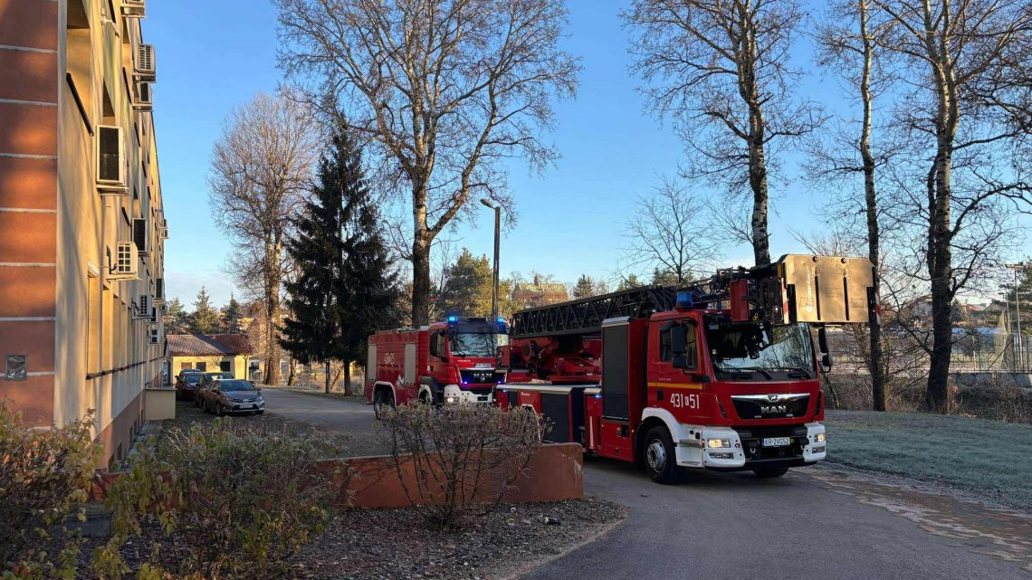 Pożar w serwerowni PUP w Dąbrowie Tarnowskiej. Ewakuowano 63 osoby.
