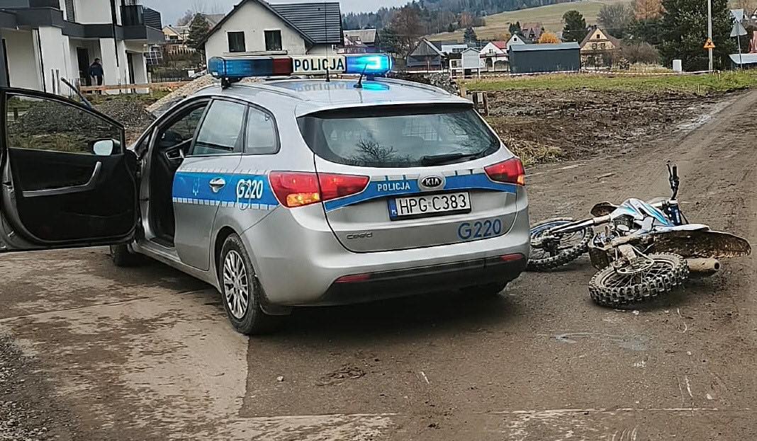 Pościg za motocyklistami w Jabłonce – jeden upadł, drugi sam się zgłosił!