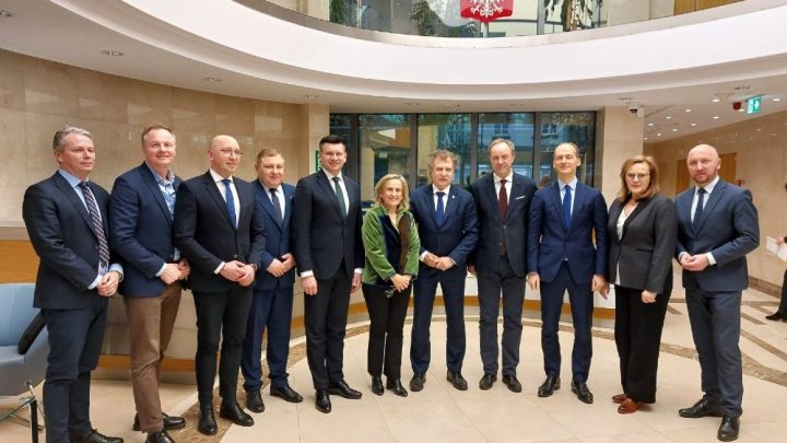 Spotkanie w Brukseli: Małopolska negocjuje kluczowe zmiany w programach UE na lata 2021–2027.
