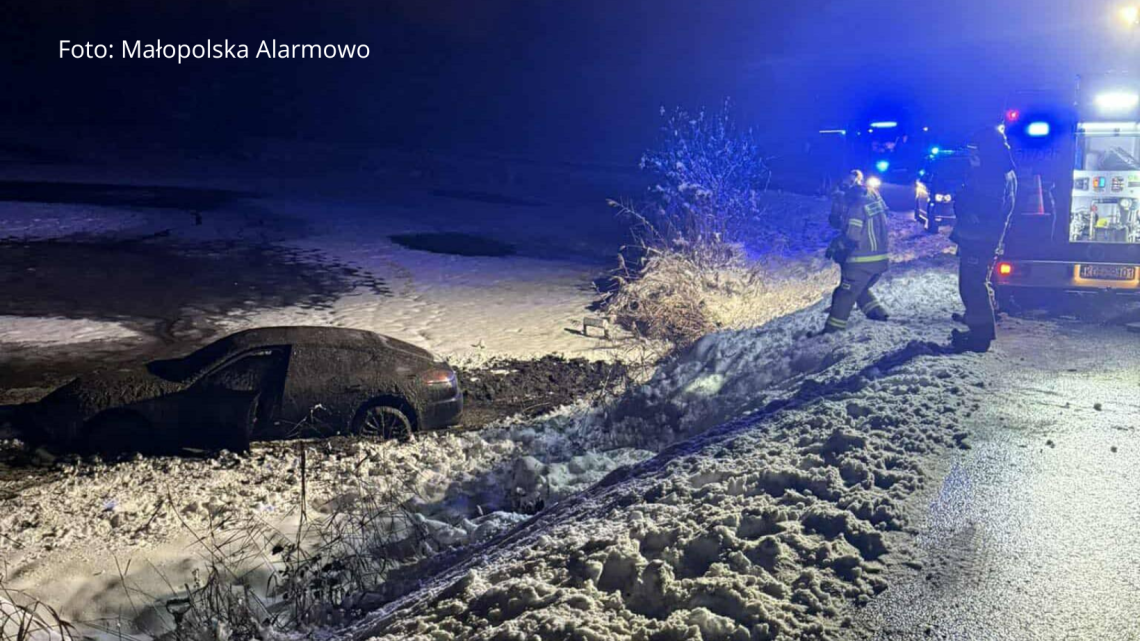 Samochód wjechał do stawu w Grojcu!