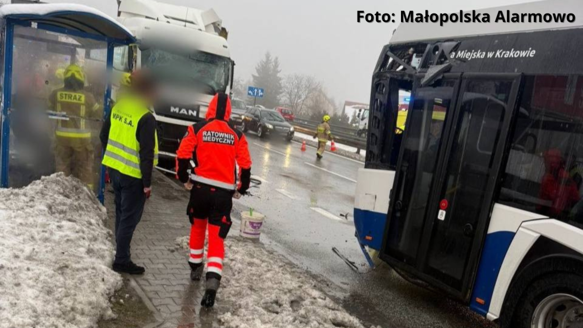 Wypadek na DK7 w kierunku Zakopanego.