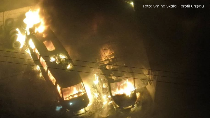 Ponad 80 strażaków walczyło z nocnym pożarem w Skale!