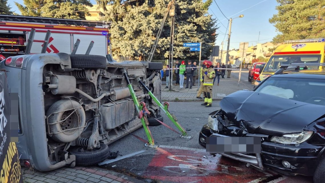 Tarnów: Samochód przewrócił się na bok na skrzyżowaniu Pułaskiego i Kościuszki.