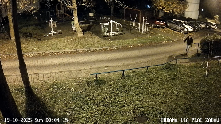 Policja poszukuje sprawcy napaści w Rabce-Zdroju. Pomóż rozpoznać napastnika!