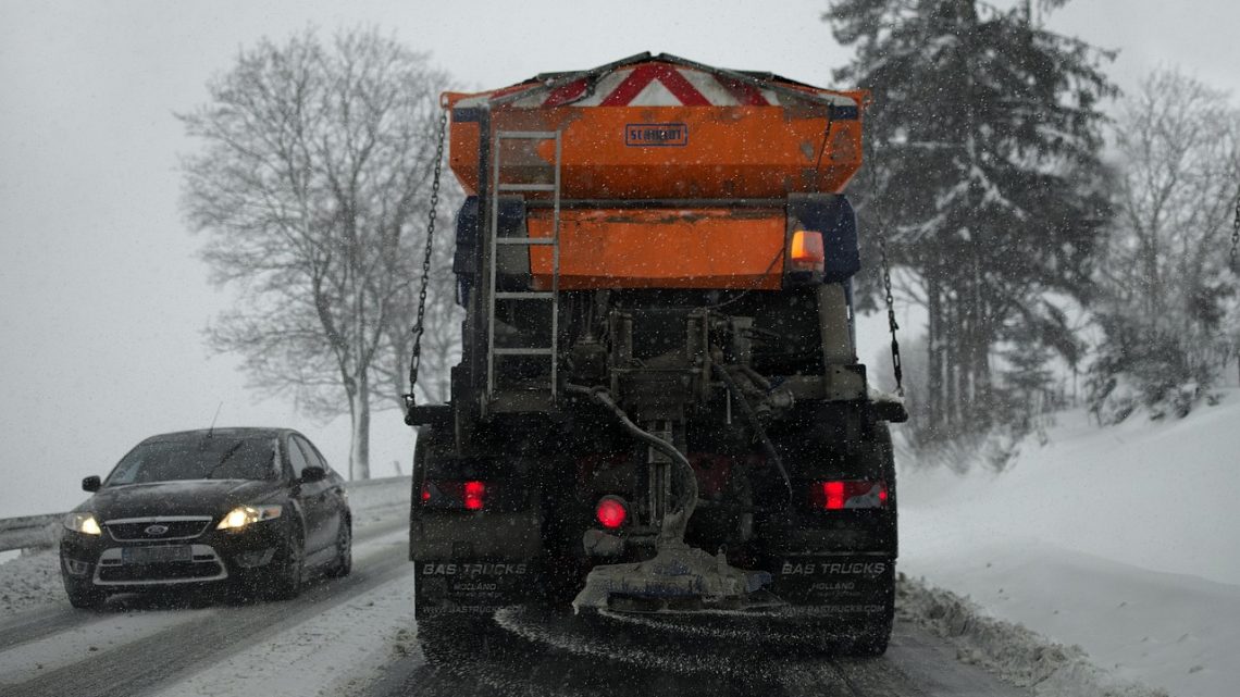 Intensywne opady śniegu nad Małopolską. Tysiące mieszkańców bez prądu, setki interwencji służb!