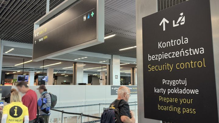 Intensywny weekend na lotnisku Kraków–Balice. Straż Graniczna miała pełne ręce pracy!